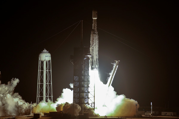 ▲▼ 福爾摩沙衛星七號在台北時間6月25日下午14時30分，在美國佛羅里達州甘迺迪太空中心，透過SpaceX獵鷹重型火箭發射升空。（圖／路透）