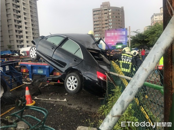 ▲▼台中梧棲車禍。（圖／記者陳玉翻攝）