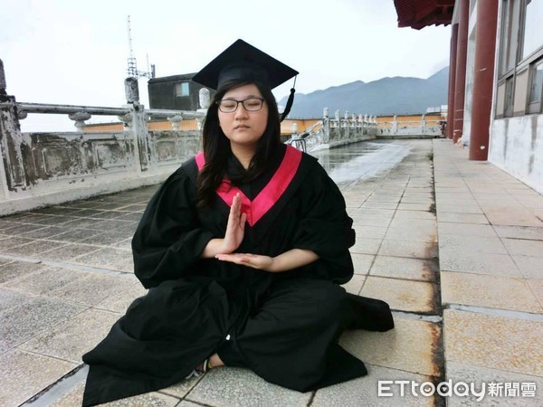▲▼畢業照。(圖/王姓網友授權提供)
