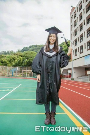 ▲▼畢業照。