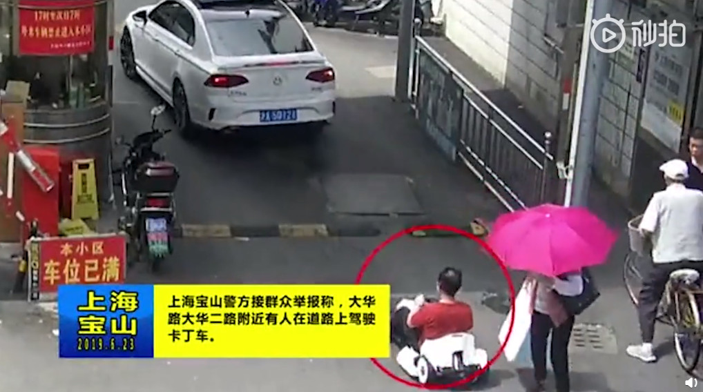 ▲▼上海男子駕駛「卡丁車」上路。（圖／翻攝澎湃視頻截圖） 