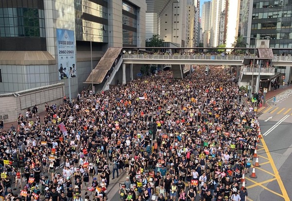 ▲香港七一遊行時，許多港人走上街頭。（圖／翻攝自民間人權陣線臉書粉絲專頁）