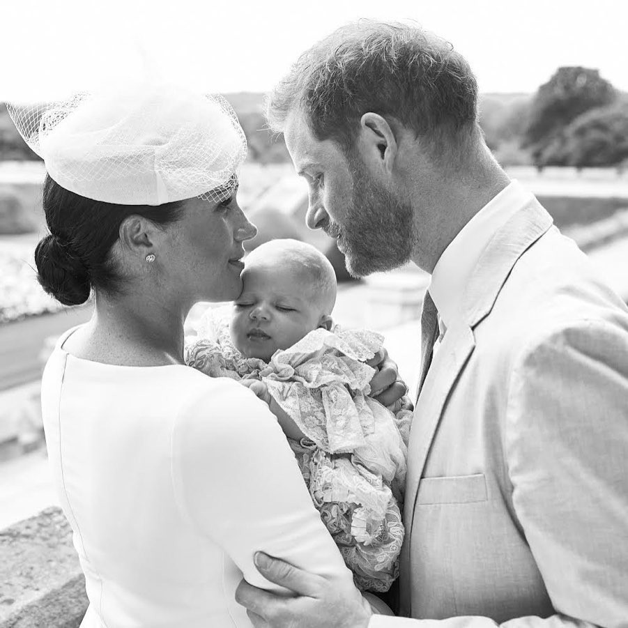 ▲▼哈利王子（Prince Harry）與妻子梅根（Meghan Markle）兒子亞契受洗，第一張正面彩色照曝光。（圖／翻攝自IG）