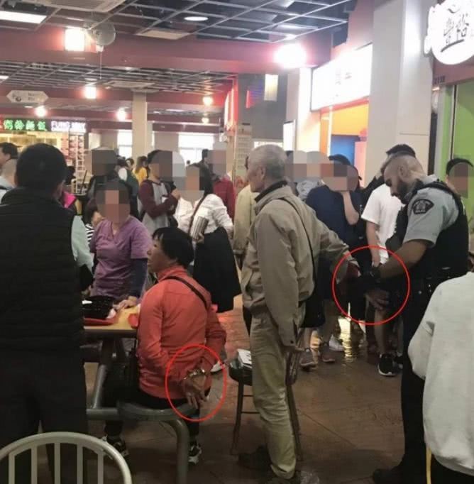 ▲▼中國老夫婦在加拿大美食廣場潑熱湯。（圖／翻攝自搜狐）