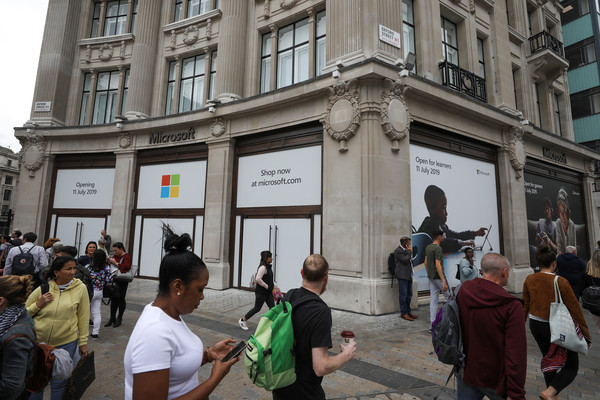 ▲▼微軟在英國倫敦開設全球第三家實體門市。（圖／路透）