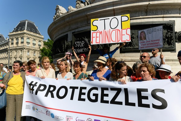▲法國女性走上街頭抗議家庭暴力問題。（圖／美聯社）