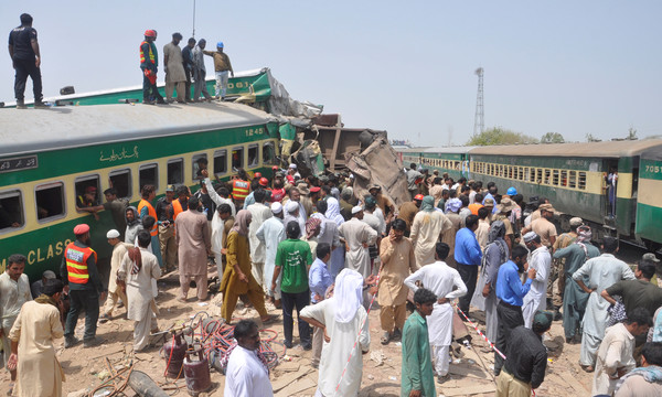 ▲▼ 2019/07/11，巴基斯坦旁遮普省兩列車相撞。（圖／路透）