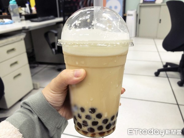 ▲▼手搖飲，珍珠奶茶，飲料，寶特瓶，瓶裝水，礦泉水。（圖／記者許力方攝）