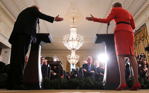 ▲▼美國總統川普（Donald Trump）與英國首相梅伊（Theresa May）2017年1月在白宮舉行記者會時，已宣布請辭的英國駐美大使達洛克（Kim Darroch）坐在台下。（圖／路透）