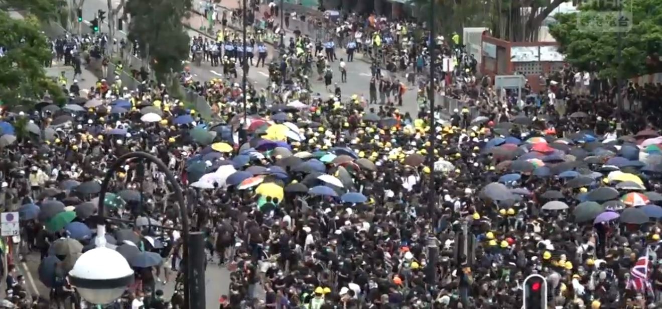 ▲▼ 沙田遊行,反送中。（圖／翻攝自香港電台視像新聞 RTHK VNEWS）