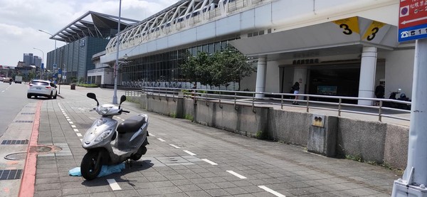 ▲▼男騎士摔車，重傷命危進加護病房。（圖／林男妻子提供）