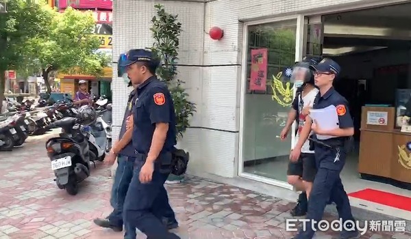 ▲▼屁孩不滿友人被捕，持滅火器狂噴派出所。（圖／記者陳豐德翻攝）