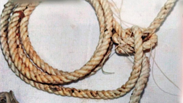 蔡母在北投住處遭殺害後，雙手遭童軍繩綑綁，最後被載到花蓮棄屍。（翻攝畫面）