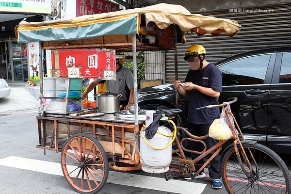 ▲三重攤車肉圓，一顆只要20元。（圖／蹦啾＊謝蘿莉 La vie heureuse提供）