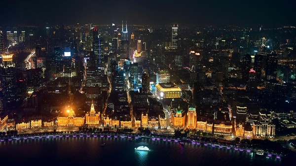 ▲上海外灘萬國建築群夜間燈光秀。（圖／CFP）