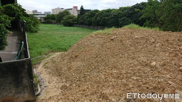 ▲廖男還率幫眾小弟竊占私有土地並任意違法傾倒廢土恐嚇民眾。（圖／記者黃孟珍翻攝）