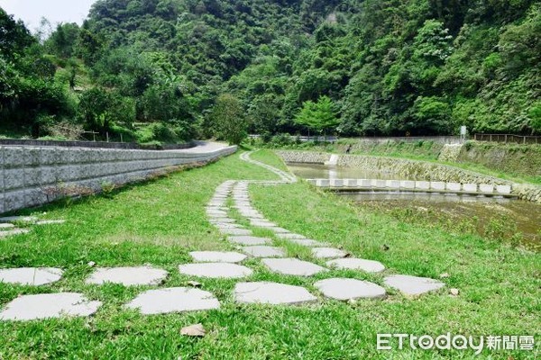 ▲ 新北石碇永定里姑娘廟前溪流整治 榮獲金質獎肯定。（圖／新北市農業局提供）