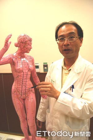 ▲台南市安南醫院中醫部內科主任林峻邦醫師表示,透過中醫藥治療,可以減緩痛風發作。(圖/記者林悅翻攝,下同)