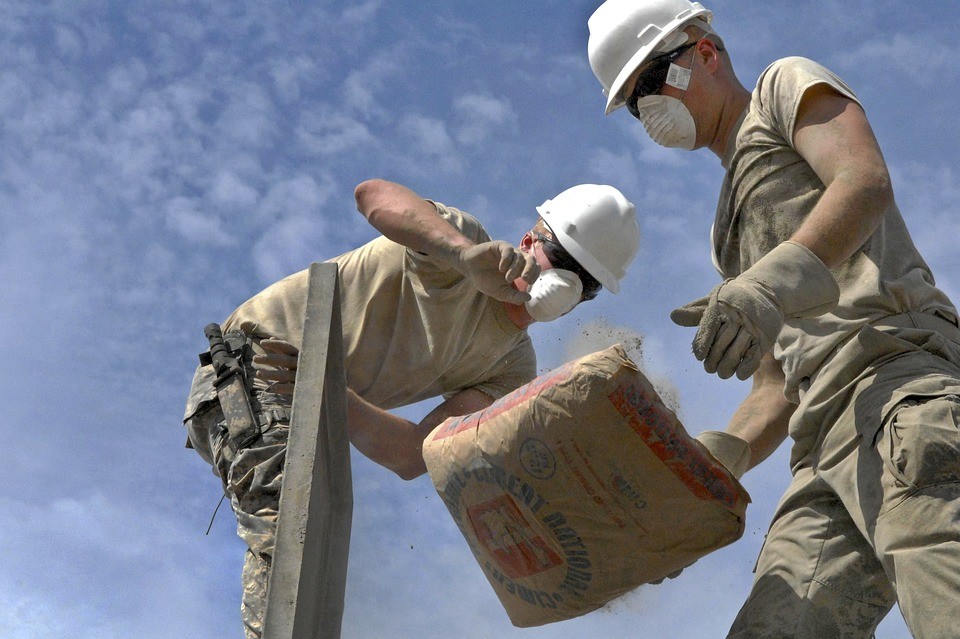 ▲▼水泥,混凝土,建案,蓋房,工人,工地,做工。（圖／pixabay）