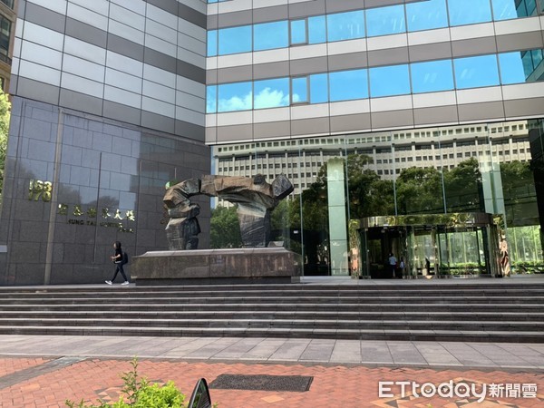 ▲敦化北路男遭電擊。(圖/記者黃彥傑攝)