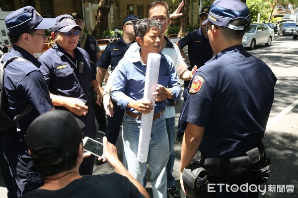 ▲▼台民黨創黨大會_台灣國成員到場抗議。(圖/記者屠惠剛攝)