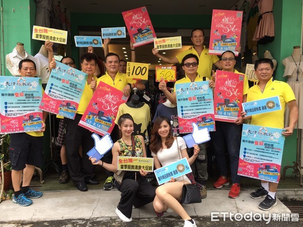 ▲天津商圈推出買千送百活動。(圖/記者鄧木卿攝)