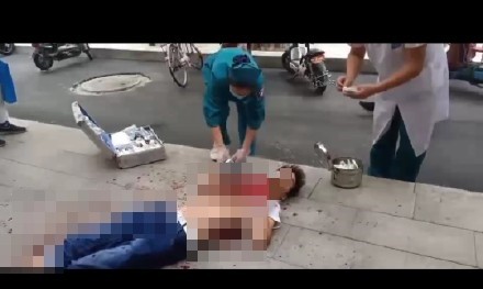 ▲▼「長這麼胖還要吃冰」，男被女友當街狂刺4刀身亡。（圖／翻攝自微博／人民故事） 