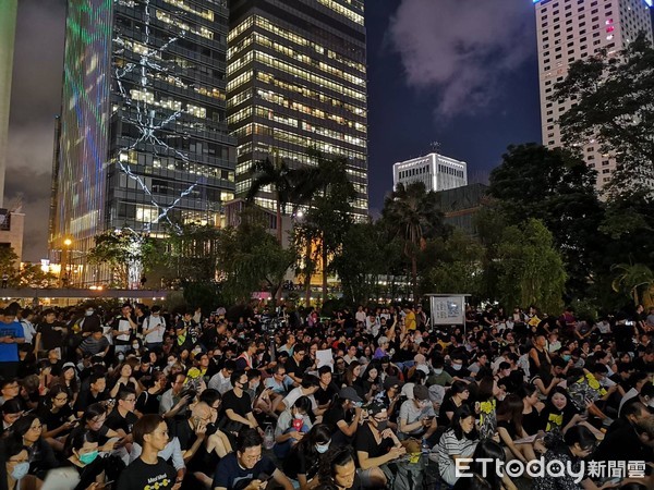 ▲▼反送中「大學生集會」千人聚集中環遮打花園！　促美英通過港人權法案。（圖／記者黃彥傑攝）