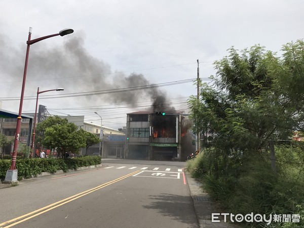 ▲▼苗栗頭份民宅火警。（圖／記者黃孟珍翻攝）