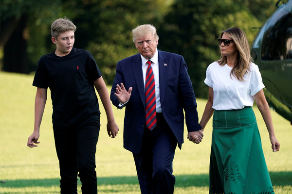 ▲川普的13歲兒子拜倫（Barron Trump）比他還高。（圖／路透社）