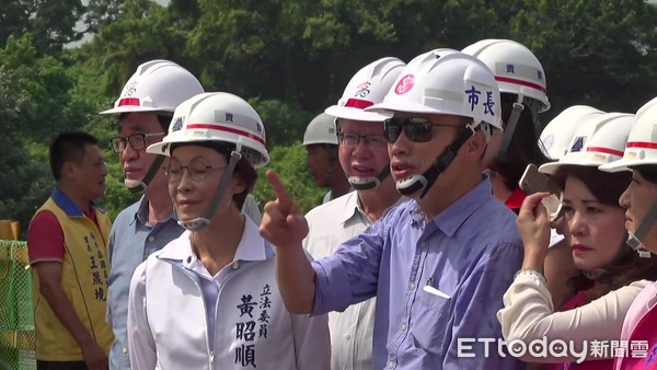 ▲▼ 高雄市長韓國瑜視察台17線道路工程 。（圖／記者賴君欣攝）