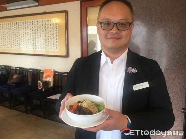 ▲六福旅遊集團首創觀光飯店先例，成立電商零售部門，並從超商業界挖角專業人才，搶攻宅經濟商機。圖為六福集團零售電商通路協理吳峻安。（圖／記者林淑慧攝）