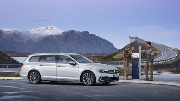 ▲2020年式Passat GTE PHEV插電式油電混合車型。（圖／翻攝自Volkswagen）