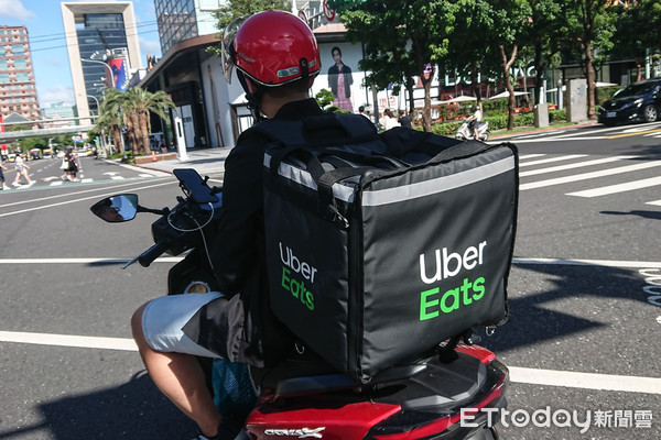 ▲uber eats機車外送。（圖／記者林敬旻攝）