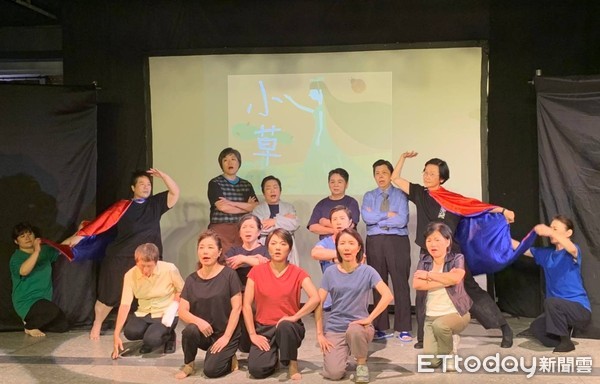 ▲家庭照顧者舞台劇「小草」。(圖/記者嚴云岑攝)