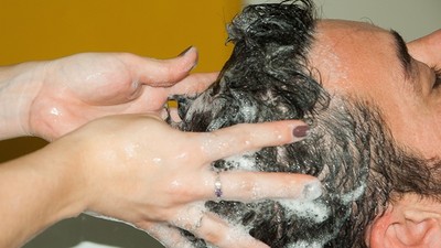 洗髮精「接觸皮膚易發炎」！4步驟正確洗髮　輕鬆變亮髮女神
