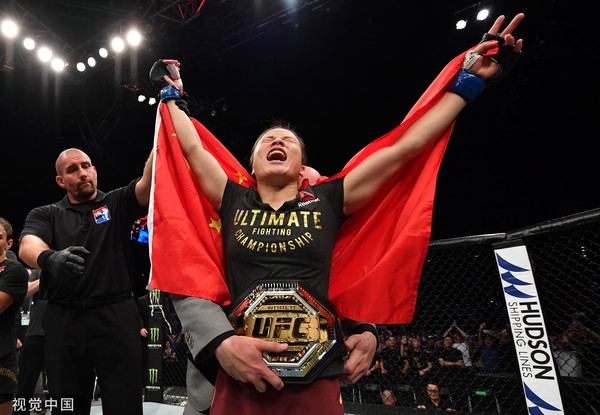 ▲▼ 2019年8月31日，中國綜合格鬥家張偉麗於終極格鬥冠軍賽（UFC）中，只耗費短短42秒，爆冷擊敗現役草量級（strawweight）冠軍的巴西選手安德拉德（Jessica Andrade），奪下中國史上第一座UFC的后冠。（圖／CFP）