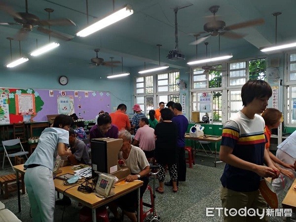 ▲▼永齡健康基金會費心安排「癌症村」前後2梯次共100多位里民,進行影像醫學十三大腫瘤指標健診。(圖/吳進昌提供)