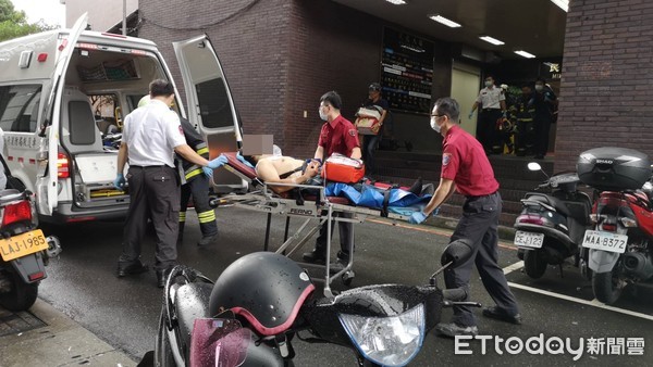 ▲▼台北市大同區民權西路工人遭電擊命危。（圖／記者黃彥傑攝）