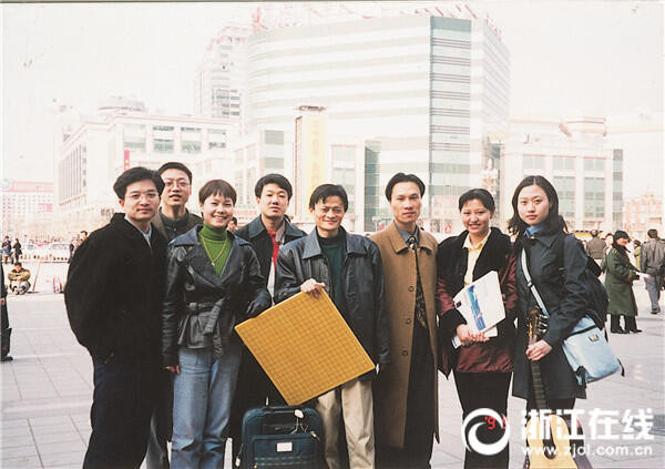 ▲1998年，馬雲帶著第一批跟創業夥伴離開北京，到杭州開始創業。（圖／翻攝自浙江在線）