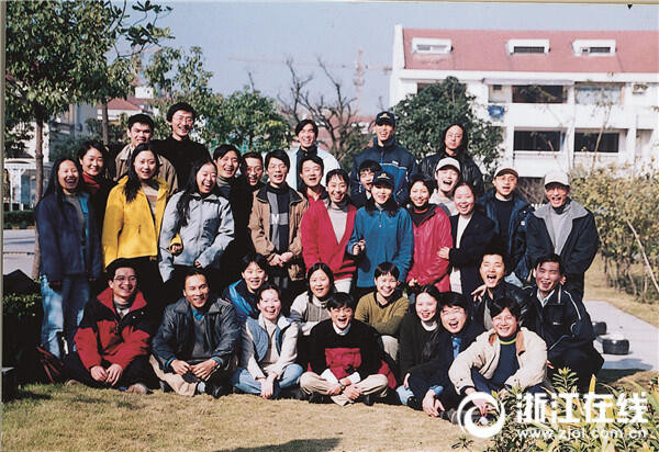 ▲1999年公司創業團隊在湖畔花園合影。（圖／翻攝自浙江在線）