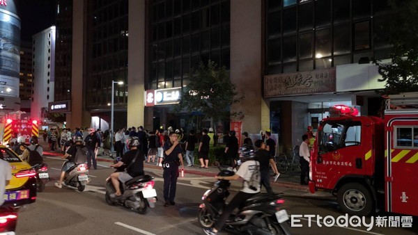 ▲▼南京東路國長大樓火警。（圖／記者黃彥傑攝）