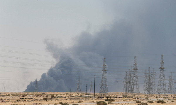▲▼沙烏地阿拉伯的「阿美石油公司（Saudi Aramco）」受到無人機攻擊。（圖／路透）