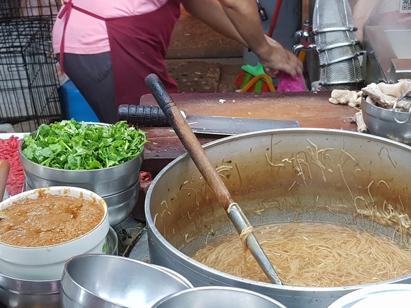 ▲麵線羹沒香菜「食物少一味」　他怨空虛：占成本多少！網轟吃米不知米價（圖／翻攝臉書爆怨公社）