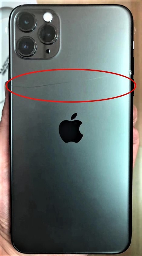 ▲▼網友轉發iPhone 11 Pro摔出裂痕。（圖／翻攝自爆廢公社）