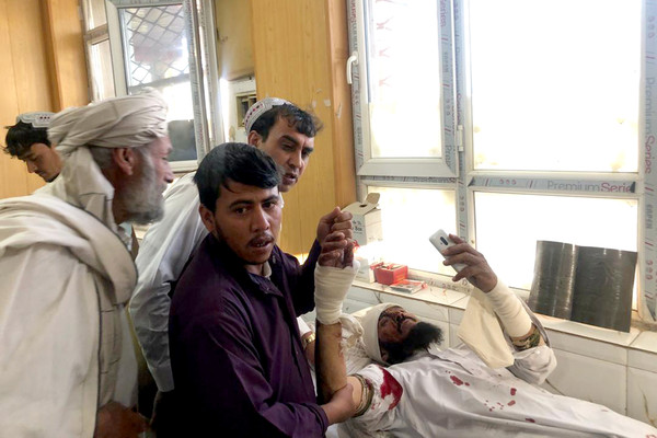 ▲▼阿富汗扎布爾省（Zabul）卡拉特鎮（Qalat）醫院受到炸彈攻擊。（圖／達志影像／美聯社）