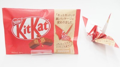 Kit Kat全面改版！換掉塑膠袋改用紙質包裝　吃完還能摺成紙飛機