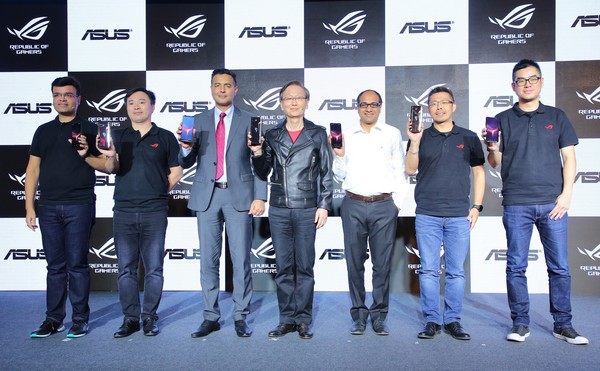 ▲華碩由董事長施崇棠率隊於新德里發表最新電競手機ROG Phone II。（圖／華碩提供）