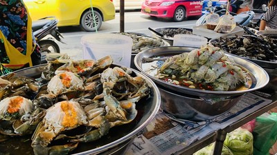 鮮嫩抱卵生蟹、鮮蝦隨你吃！曼谷中國城吃貨全攻略　逛累還有文青咖啡廳