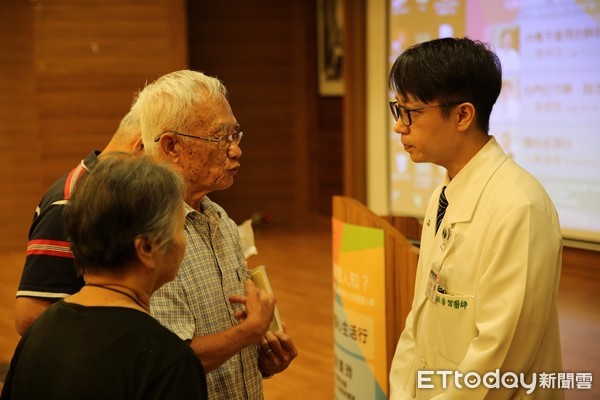 ▲心臟內科楊秋芬醫師與民眾分享心臟衰竭常見的症狀與治療。(圖/慈濟醫學中心提供,下同)